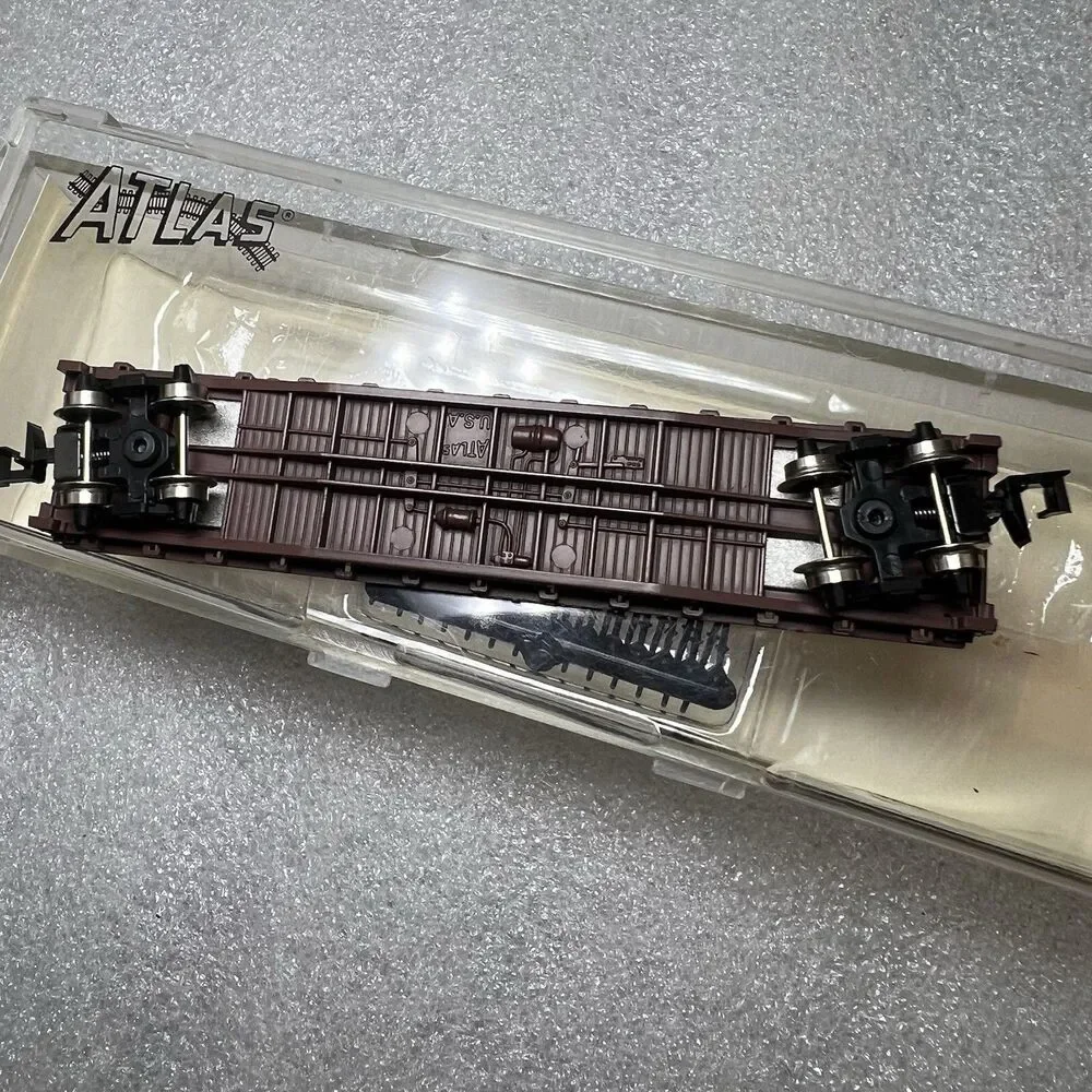 Atlas N Gauge Flat Car with Stakes Southern 3811 Brown Plastic NEW